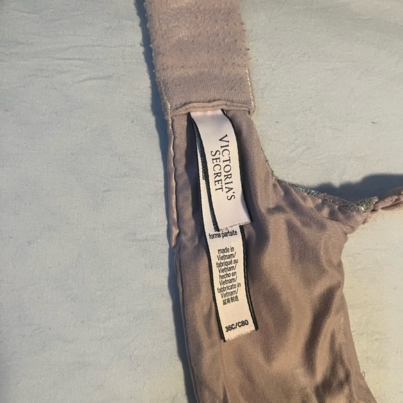 Good condition. Never used. Push up lace trim bra - Picture 5 of 5